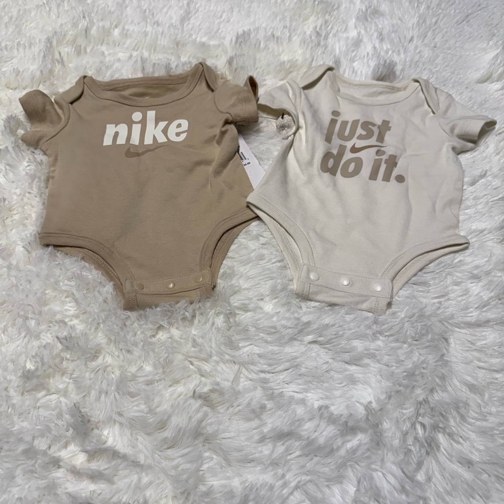 New Nike 3 Piece Onsie Bib Set